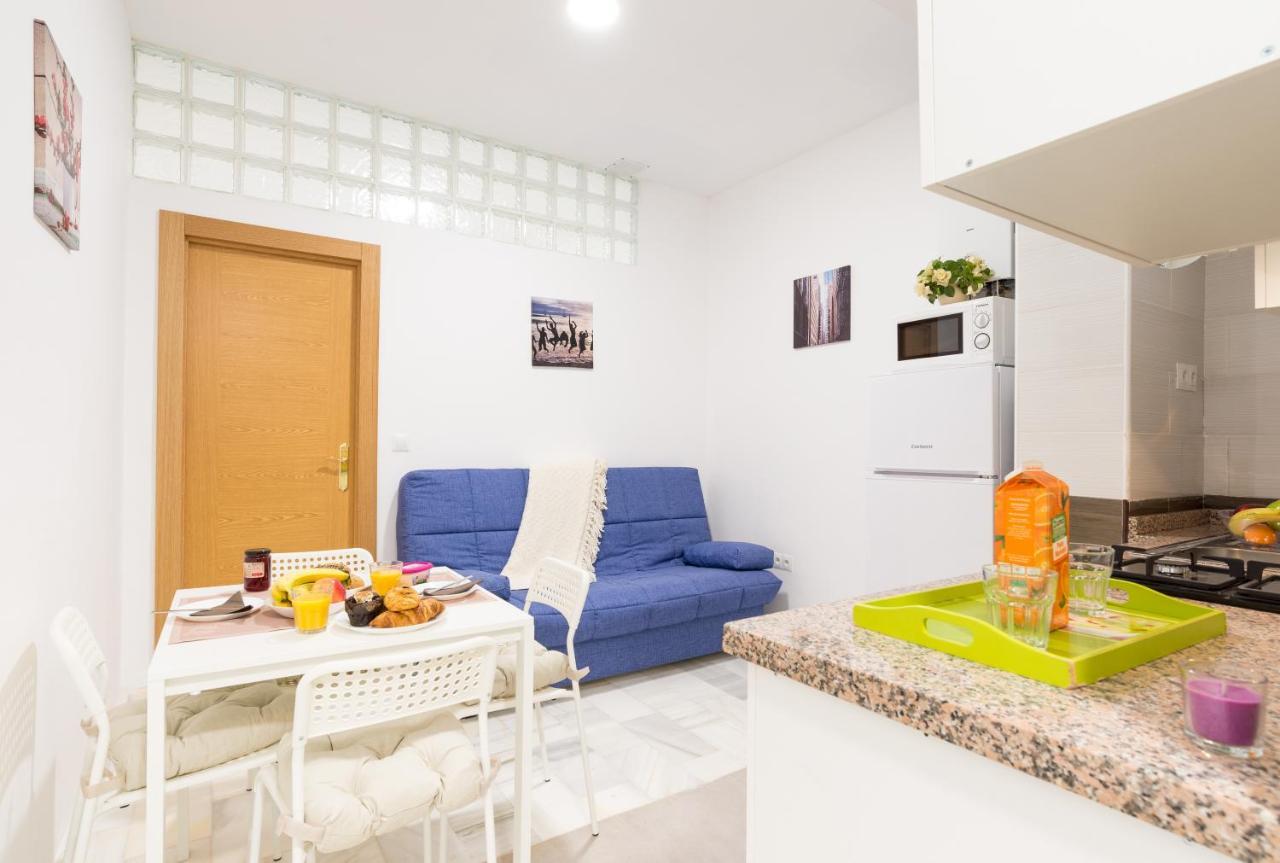 Ole Hostels Malaga Zambrano Exterior foto