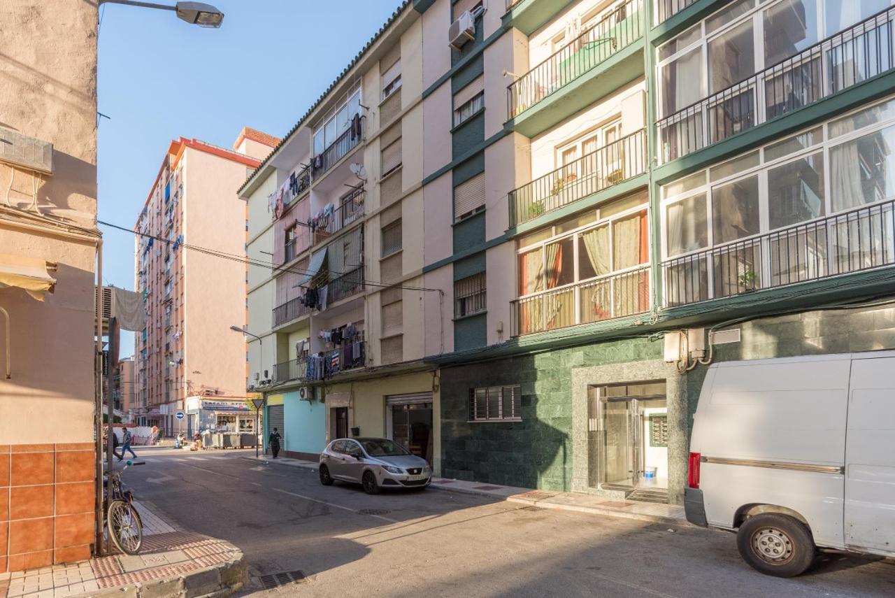 Ole Hostels Malaga Zambrano Exterior foto